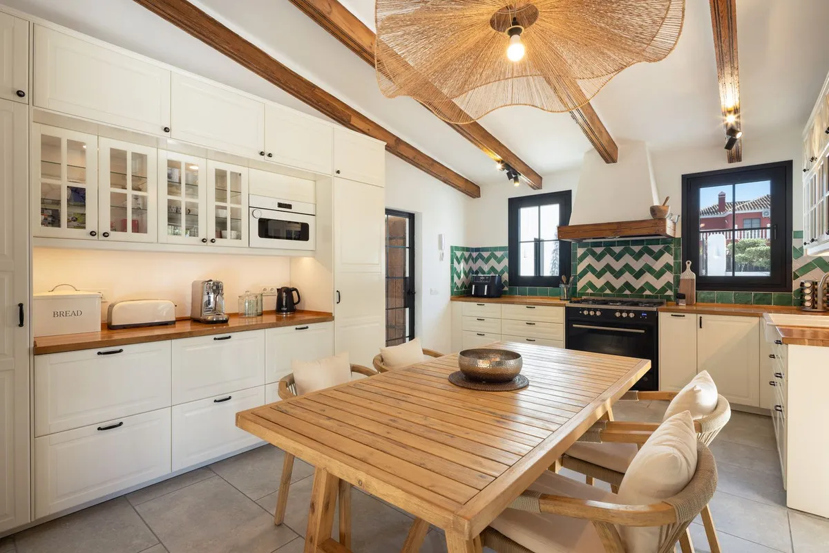 bfb2b83e-7060-4254-89a0-7c285df1fdd8