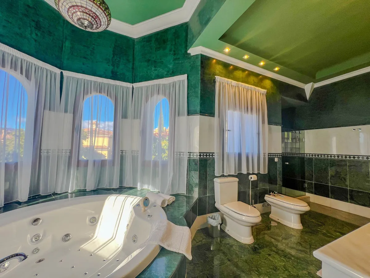 06a405dd-8b16-4261-b0e0-f2acba5dce63