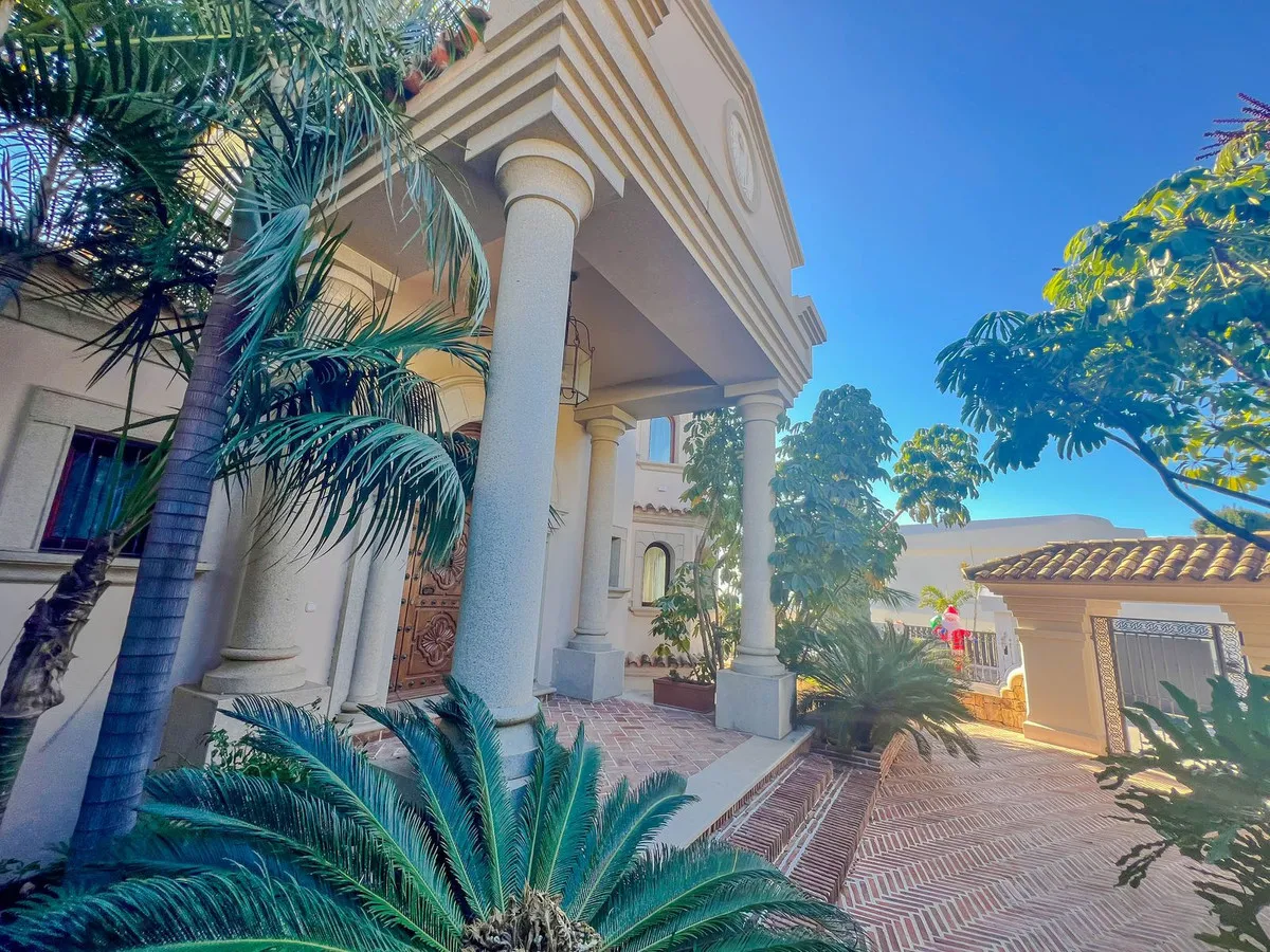 Luxurious 5-Bedroom Villa in Los Flamingos, Benahavís