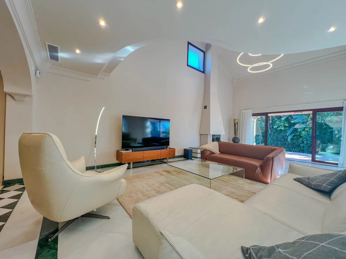 f9c0b750-d7ad-45de-adb0-ed35c1d58488