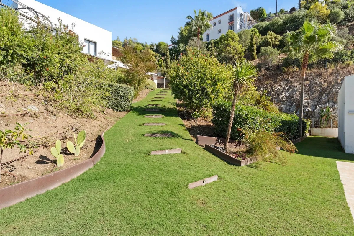 45c3fce5-8d39-4d28-8dce-a3a2298e91d0