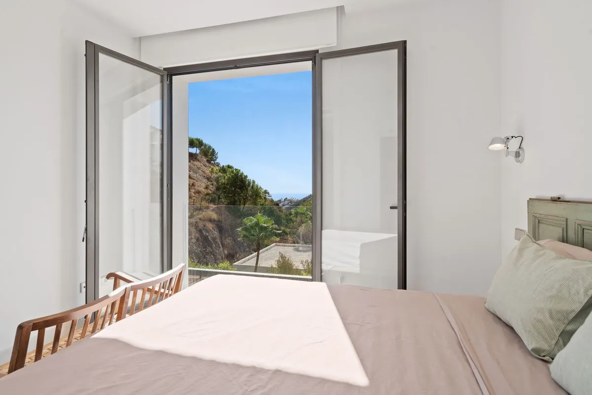 7cbd5ca7-f29f-46e0-9656-d98bec024bb8