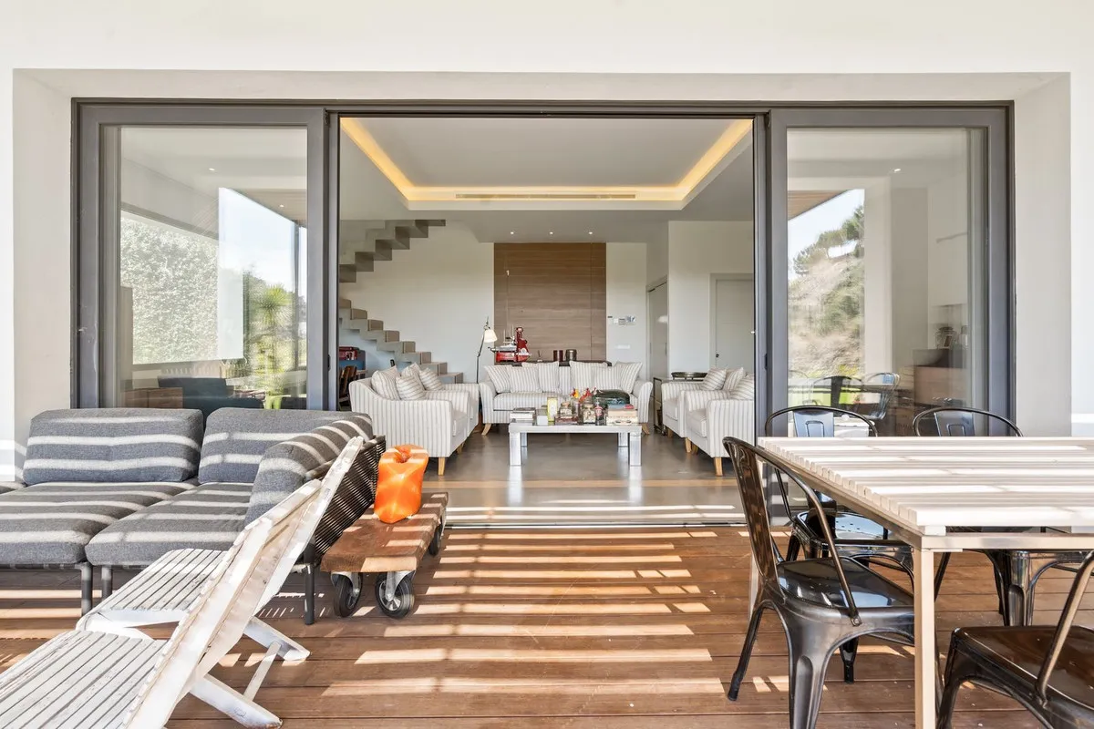 9cb02647-6d72-4e89-8e9c-ef15b9091efa