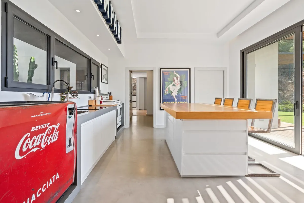 a66ef3af-334d-4f95-a72b-a8f00d666c31