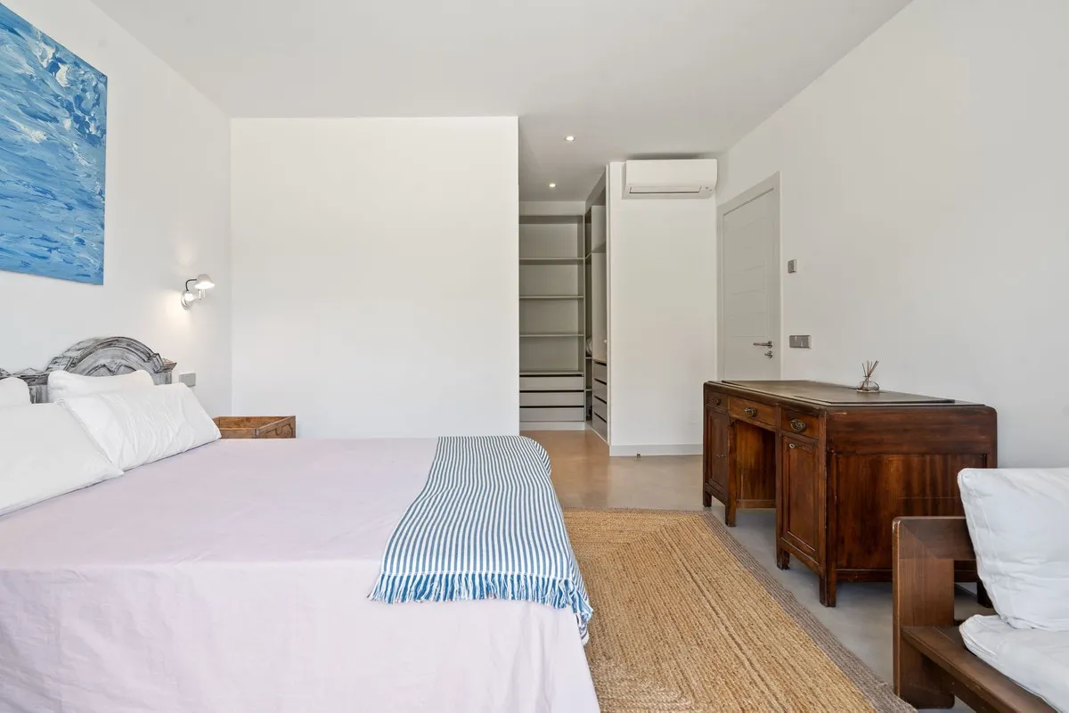 cbb83a78-340e-48b8-96aa-2676fc75d3fa