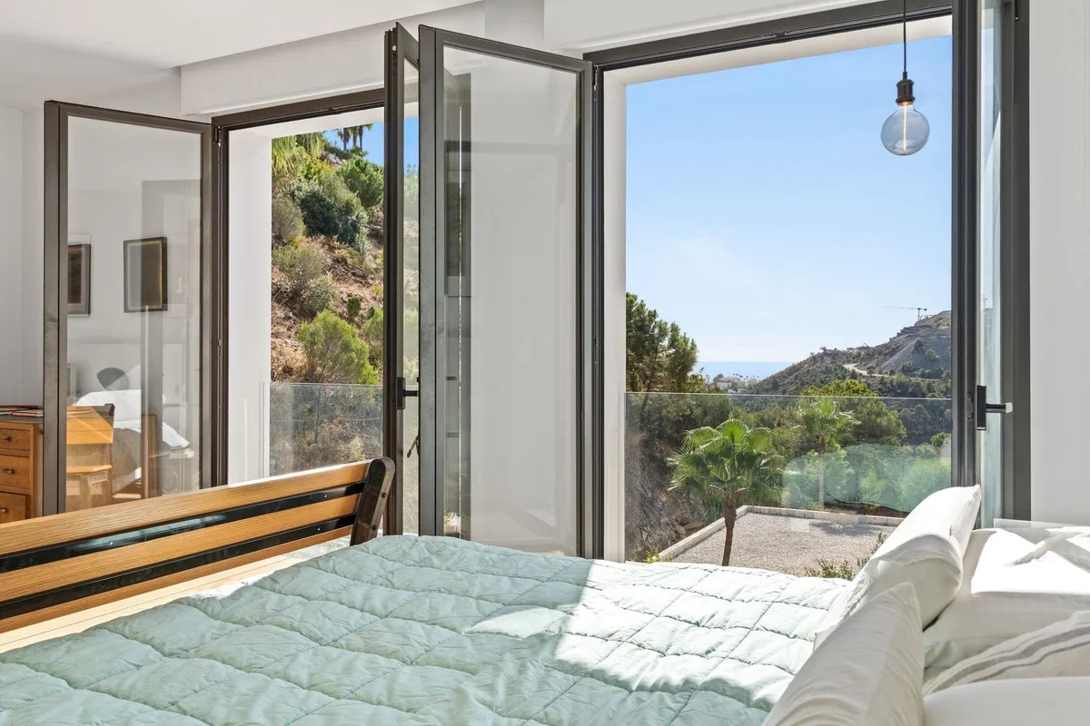 e9cef389-3932-4694-b492-9373ae69c144