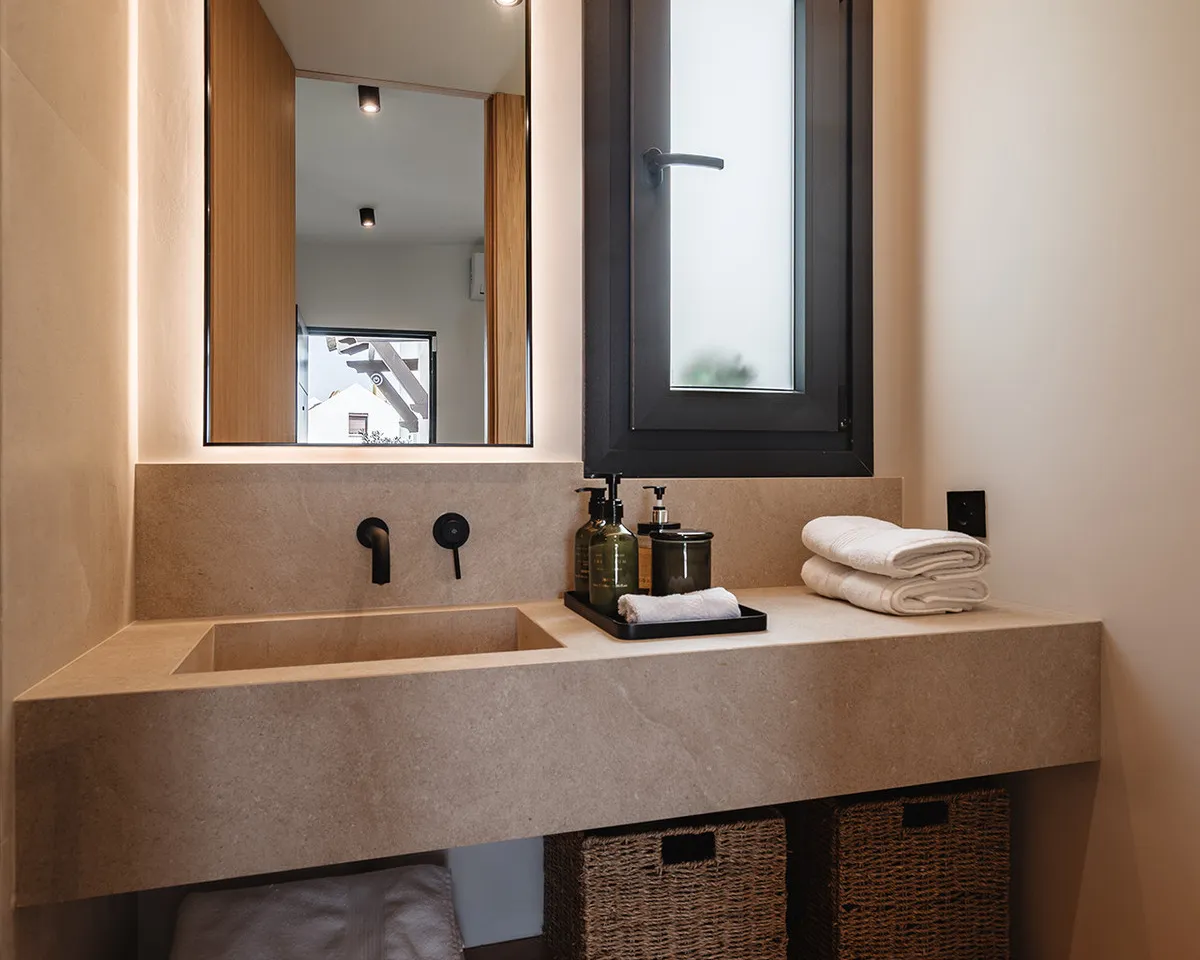 d15a8fc8-fe39-40a2-b216-a09f01f9afd9