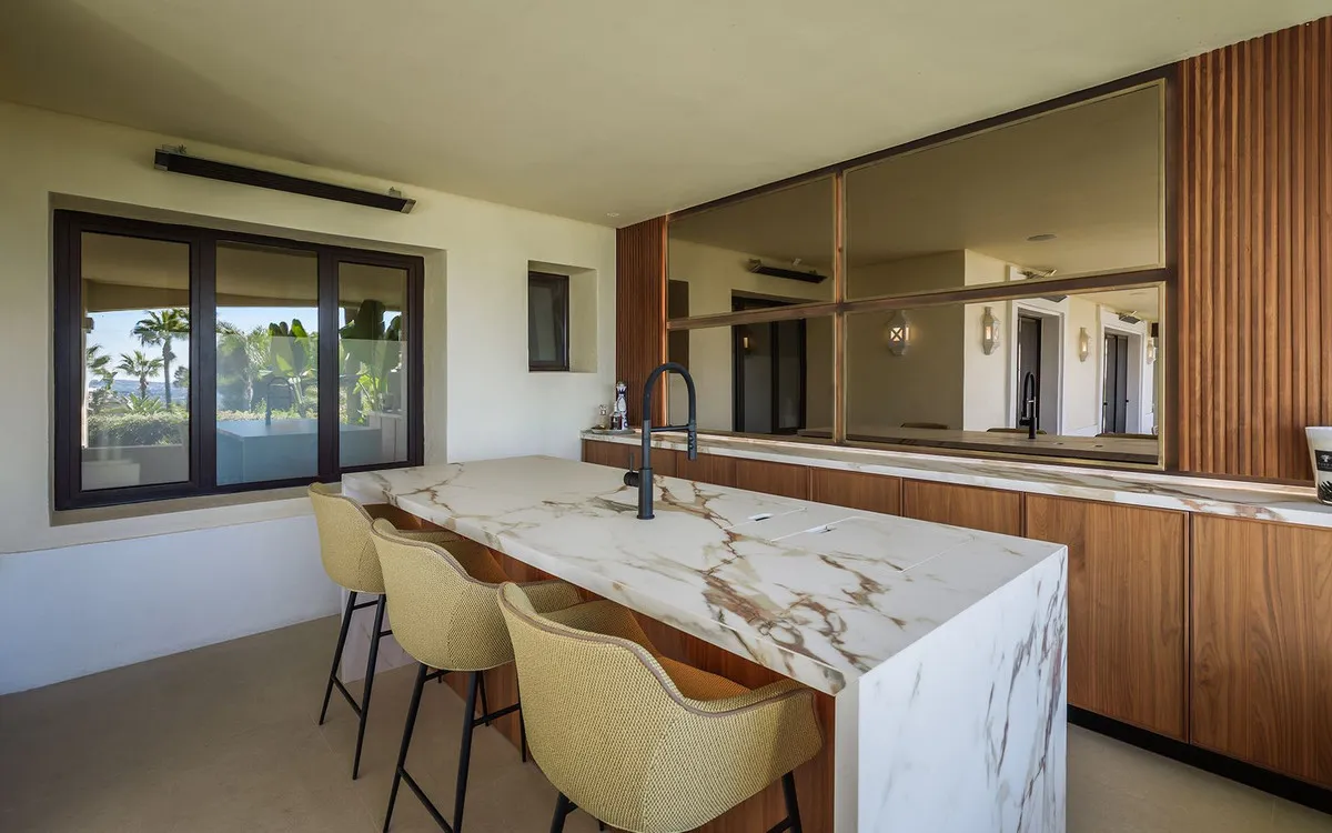 220f3b1d-562b-4962-8ce0-57bc9e25fb71