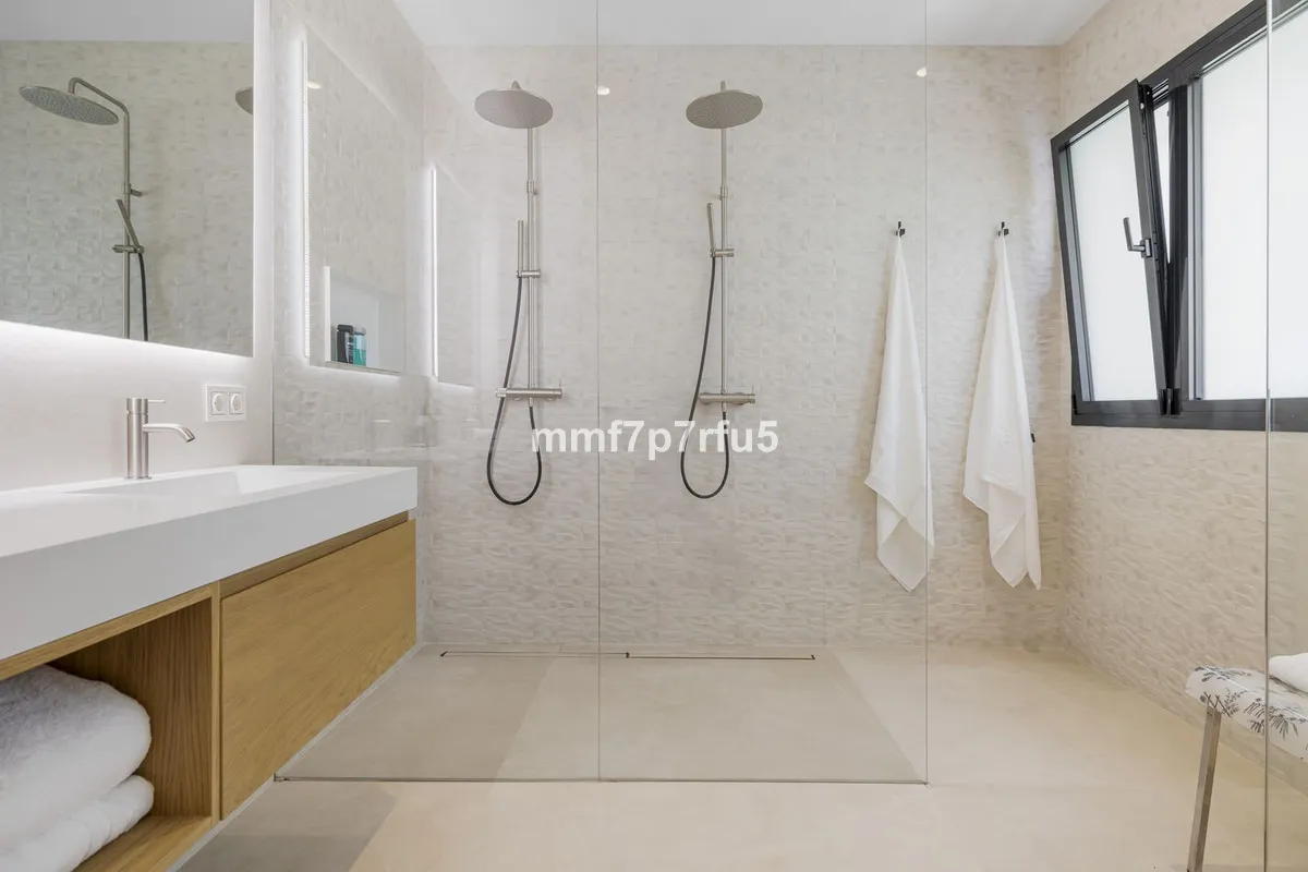 e2001733-b8b0-4a3c-baf2-e475d252a8c5