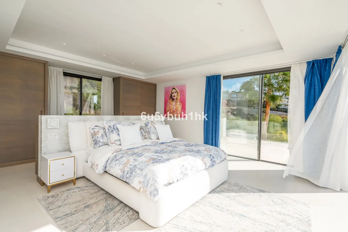 4aa8e679-38f6-4794-a665-59ae2e8d3f90