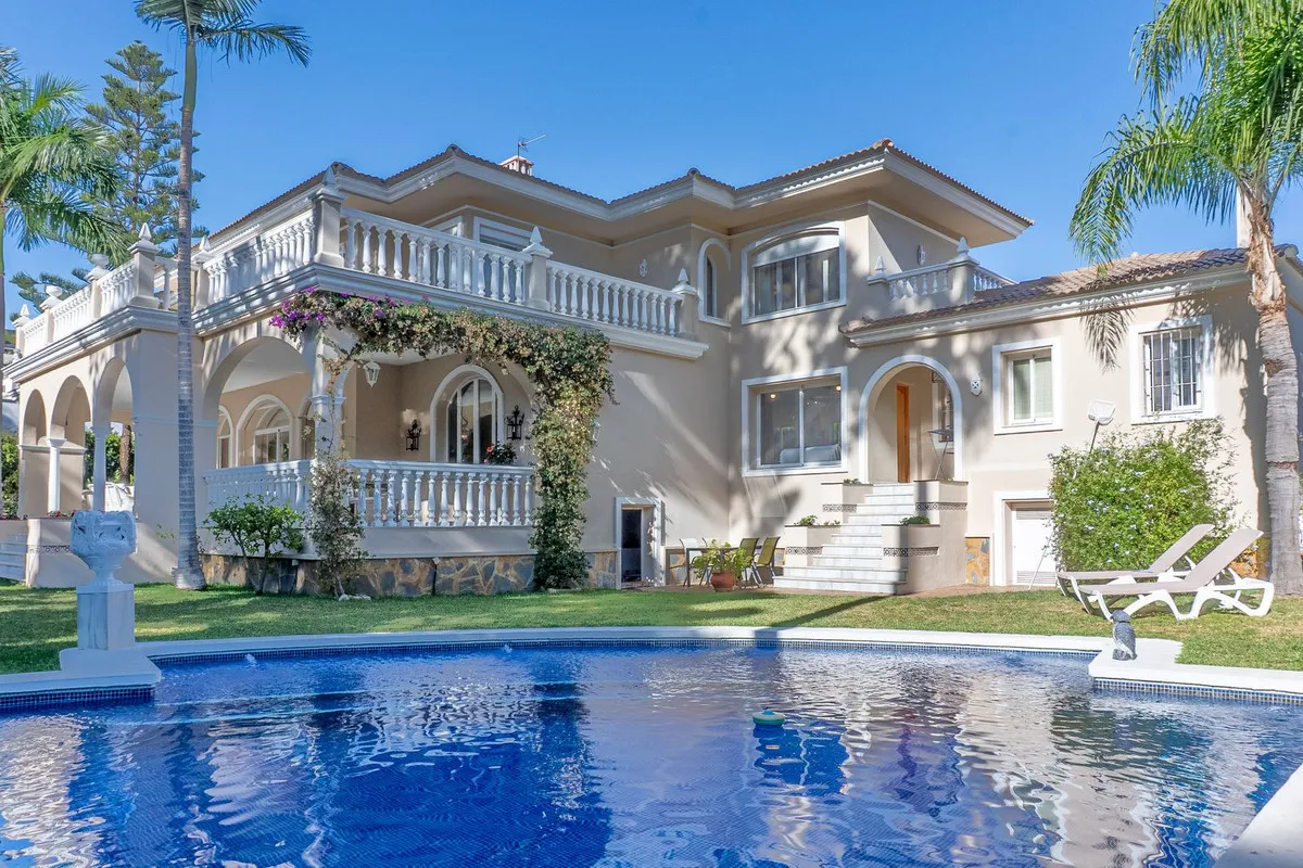 Luxurious El Presidente Beachside Villa