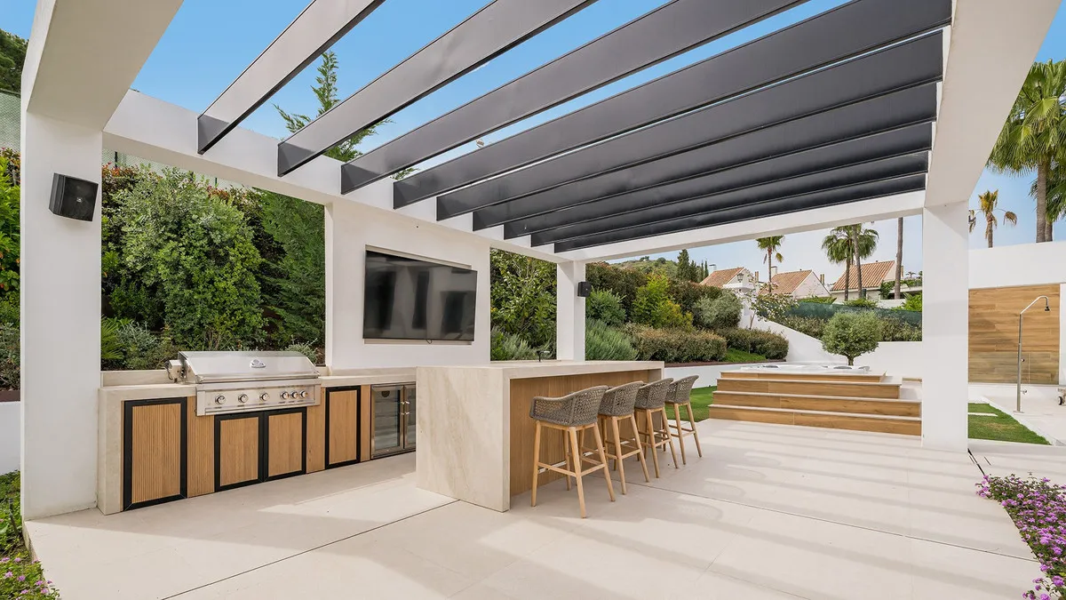 0e02a7e7-4a93-4df7-bbeb-0441e49d34db