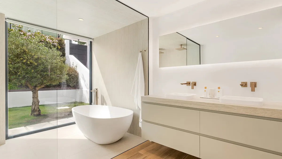 ebf1d347-ff78-4e2c-9cdf-583ee5f93951