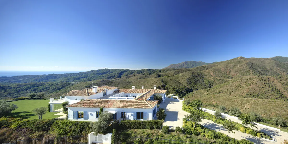 Luxurious Andalusian Villa with Panoramic Views