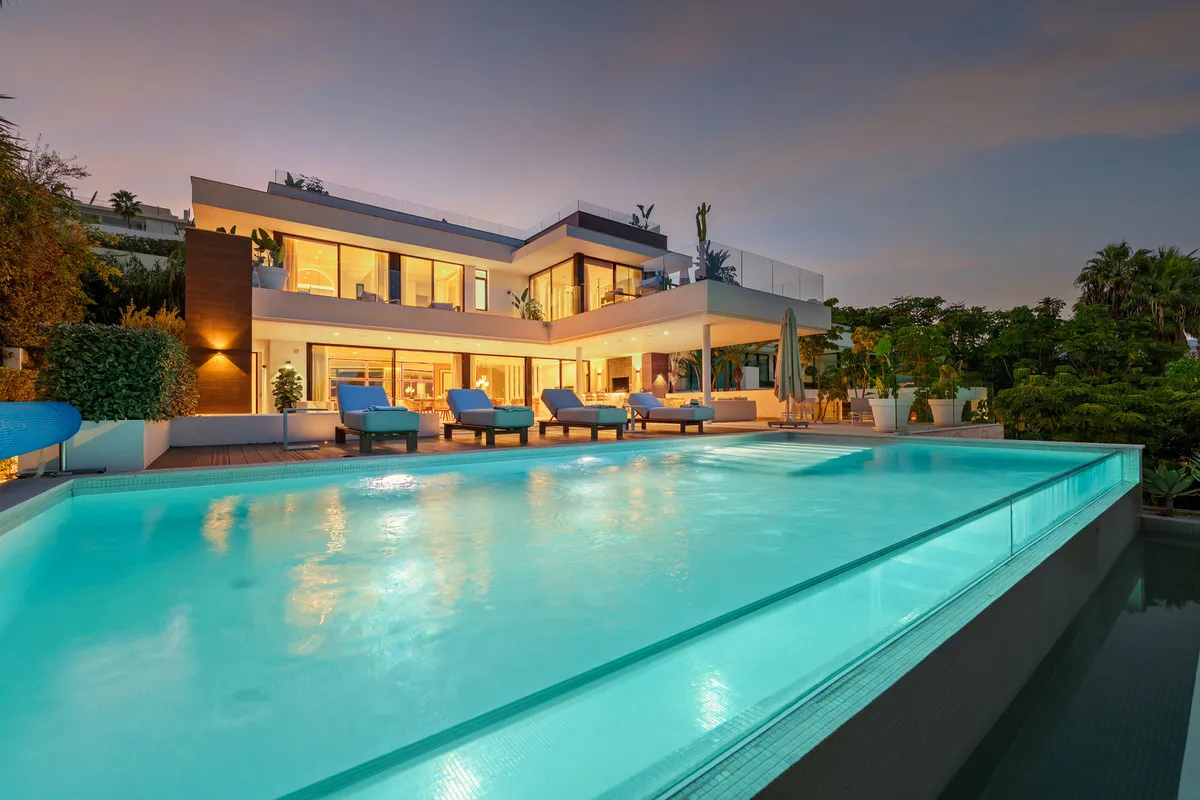 Villa Layla: Luxurious Mountain View Retreat