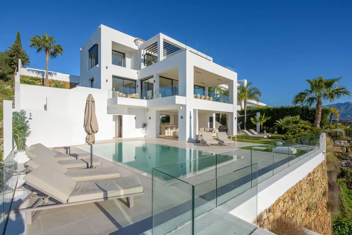 Villa Paraiso: Luxury Estepona Retreat