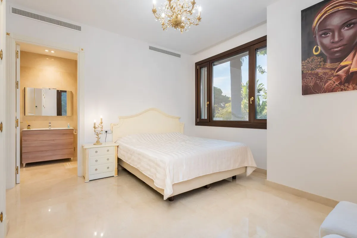 6e70e63e-af9a-4240-b25a-b9598f7d9a93