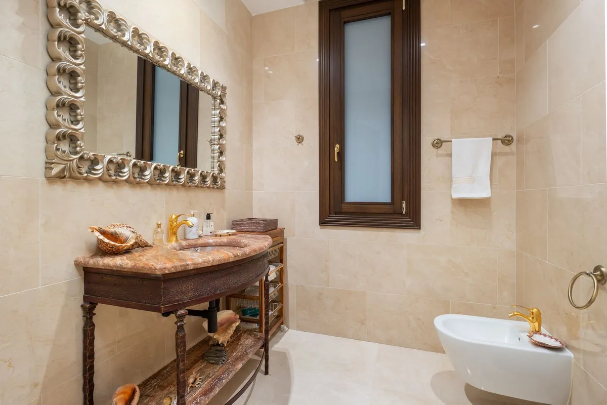 96b0c8ff-ba67-4462-b835-8fe076c8ffb5