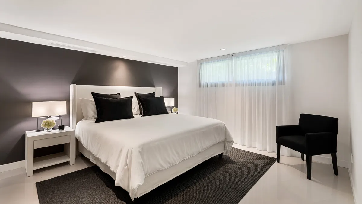 b4e23fbb-ddd4-4d02-9d63-e6c9d740ed3a