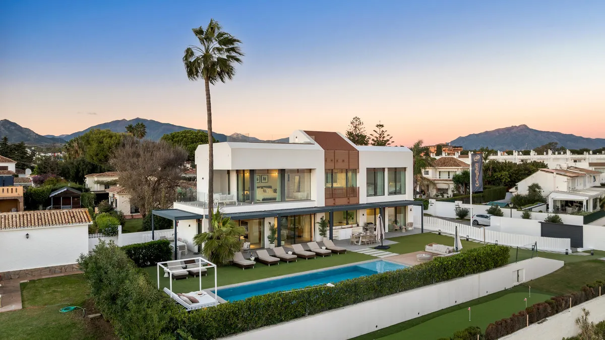 Panoramic Sea View Beachfront Villa on New Golden Mile