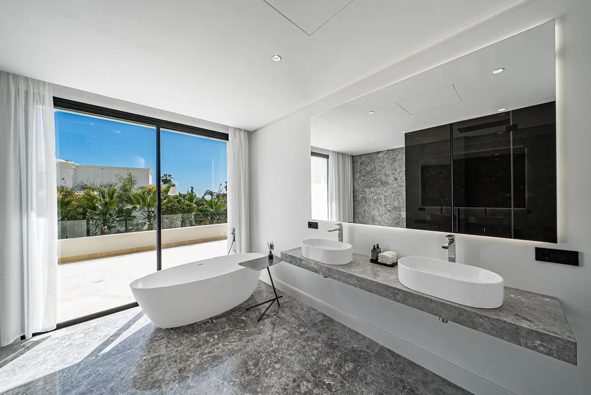 c6579e92-b41e-40b4-a9be-b57958c76e8b