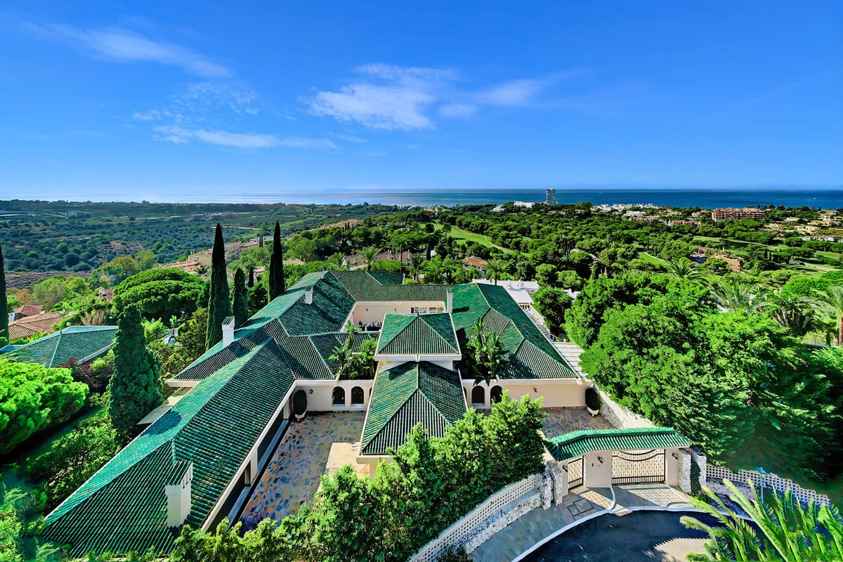 Elegance and Serenity Villa in Río Real