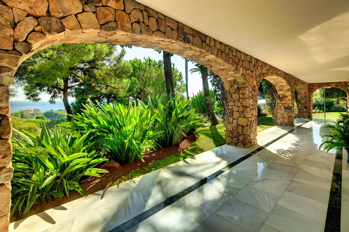 f066e627-7b27-4d1e-b24d-a46cceffd898