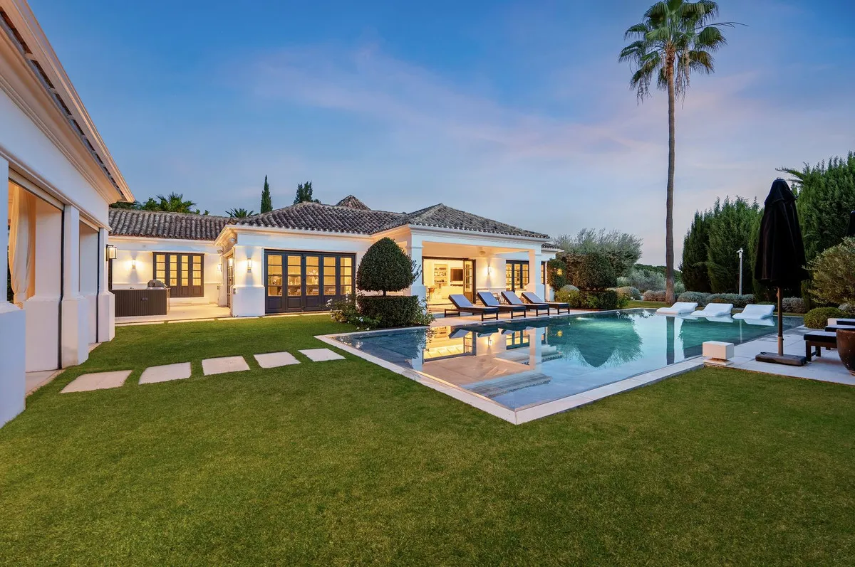 Villa Lugano: Andalusian Luxury Golf Retreat