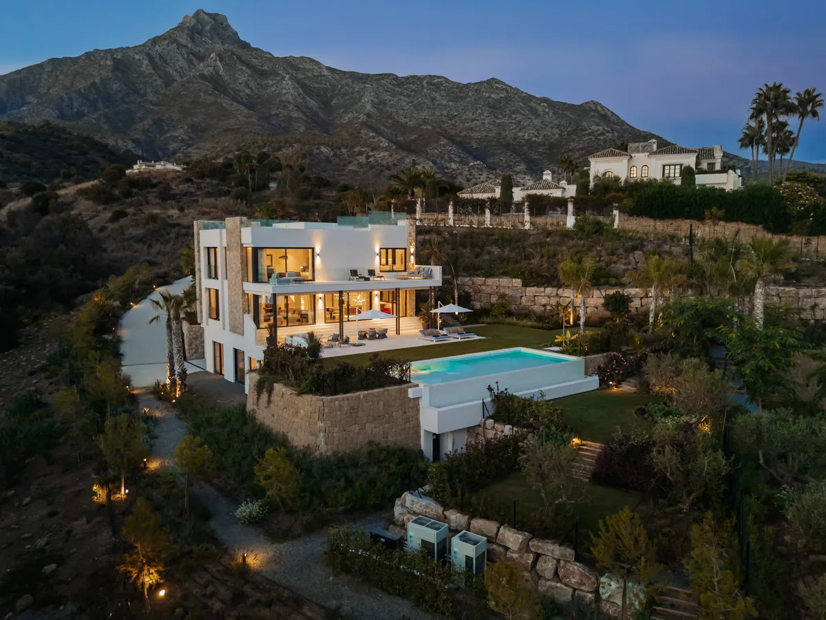Luxury Villa with Sea Views in Marbella Hill Club