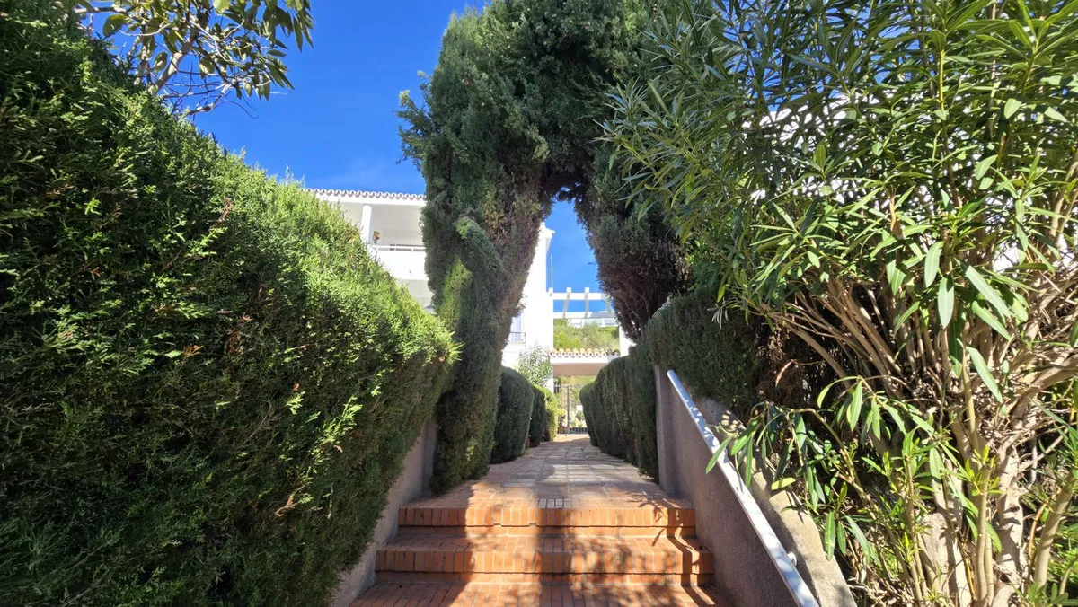 cf2048b1-21da-41b6-b8f7-c3cea1d9b11e