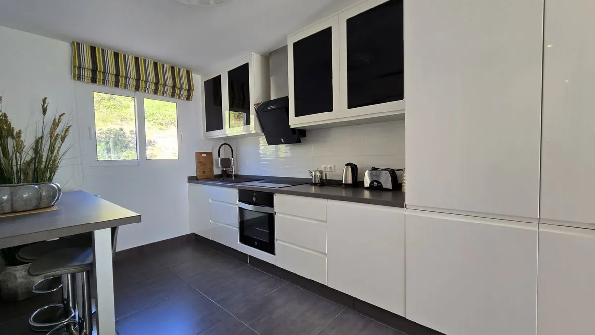 f4096895-0883-4b73-b1cc-4733abf38451