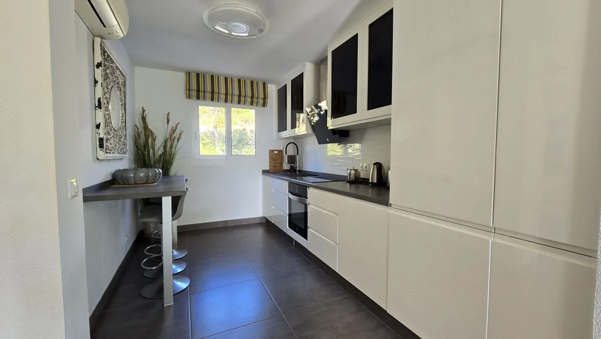 f77b2a15-3f4c-430b-ae9e-278c587fab64