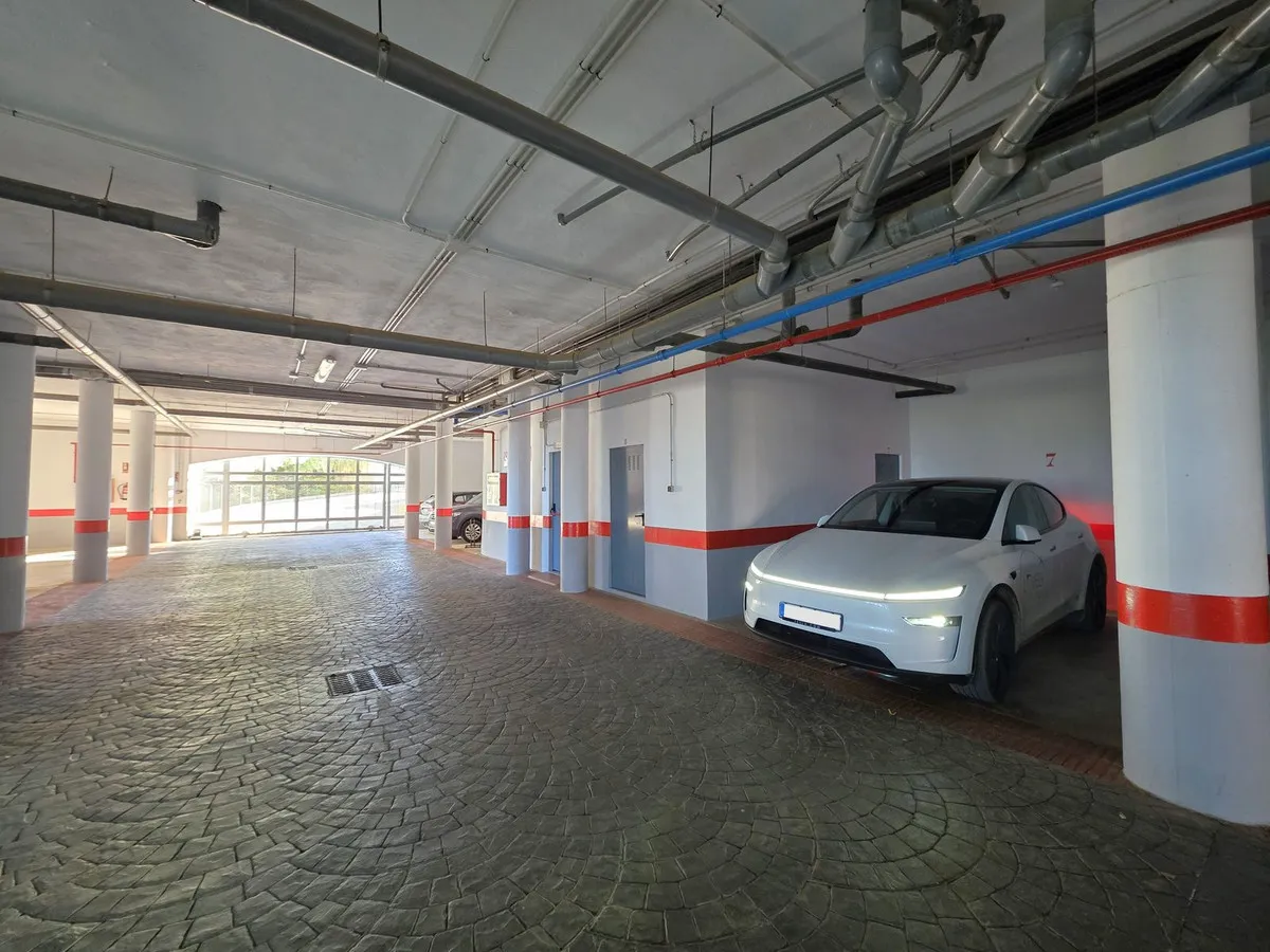 eb84a051-0040-48a5-9e87-ff533ab1cae8