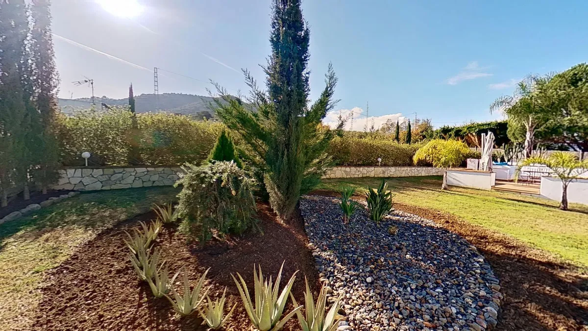 30165114-8bc6-47a3-8549-394836e75907