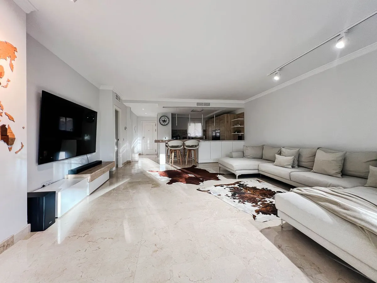 Luxury Renovated Golf Corner Apartment in Marqués de Atalaya