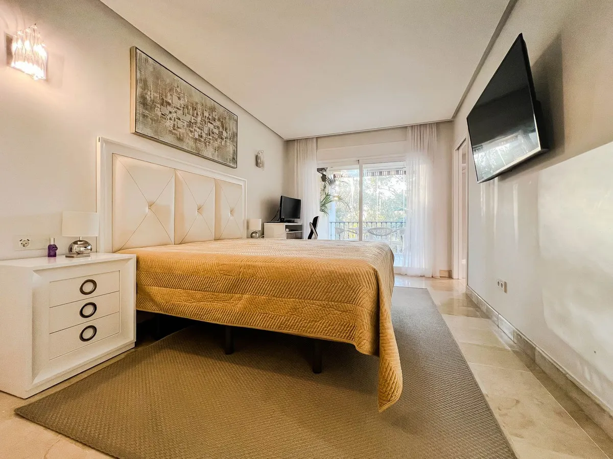 f06ea0db-e797-4230-bb21-3935b9612903