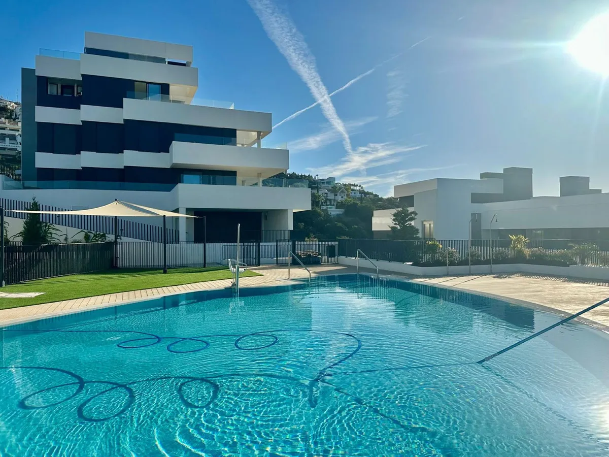 Elegant Marbella Retreat with Panoramic Views