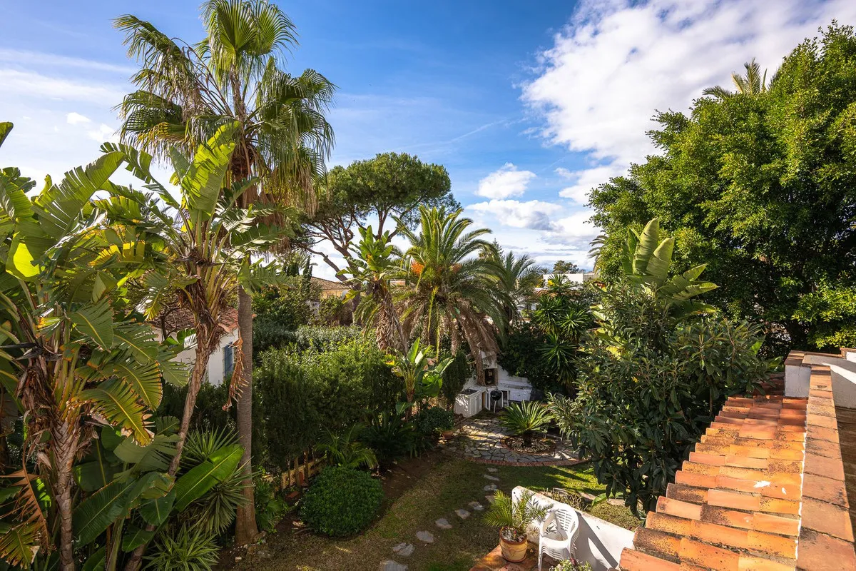 959b18ac-df7a-4b9b-8012-33d68eb39d71