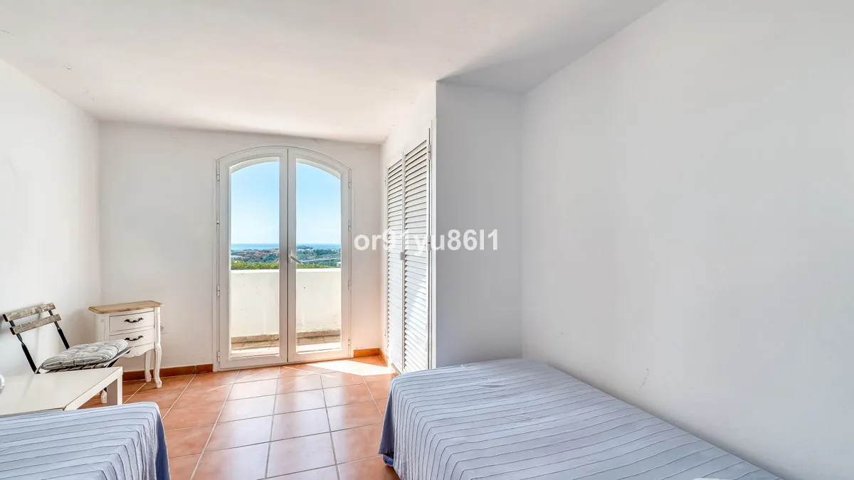 9b73dc31-b39e-4cf8-8ea9-2d81f64e0501