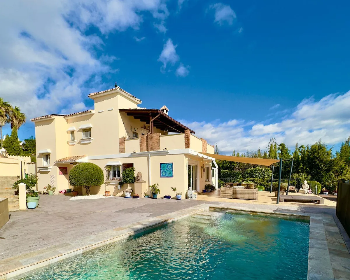 Panoramic Sea View Haven in Las Lomas, Estepona