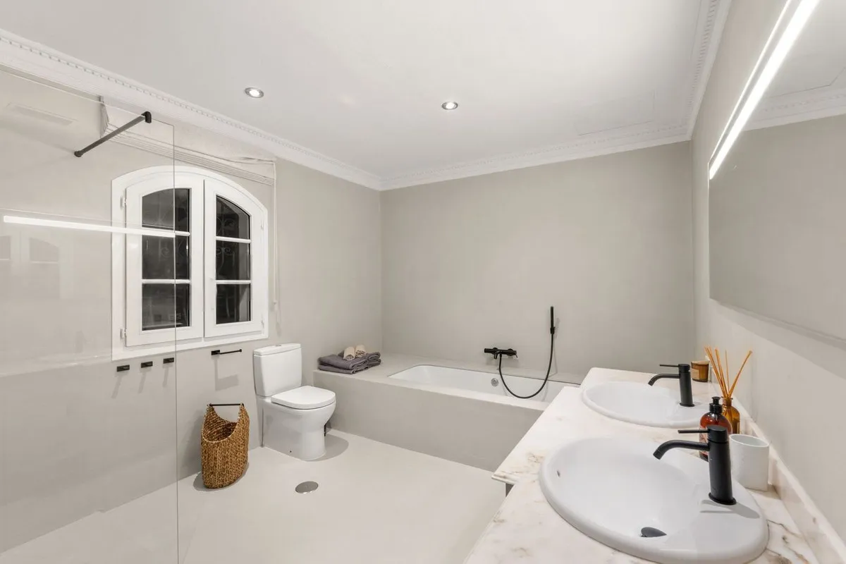 54fa7f9b-6f08-49e3-8658-31420e53717d