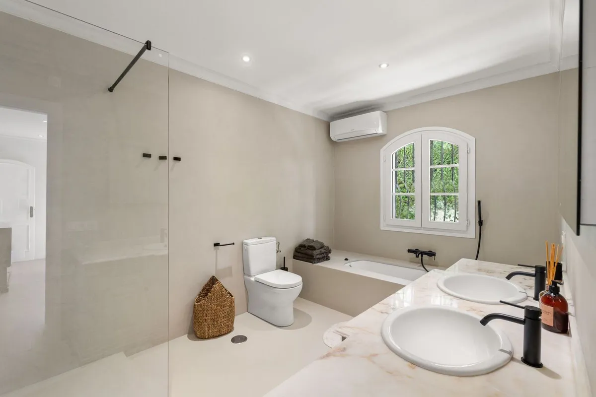 b7801853-c722-4034-b0d3-4c93c16b254c