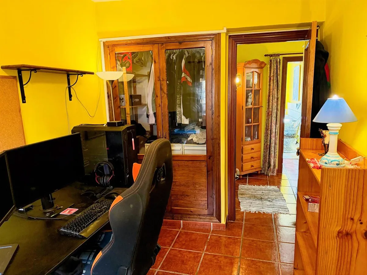 ad5695d1-b38d-4a78-bc9f-b3e884d9e775