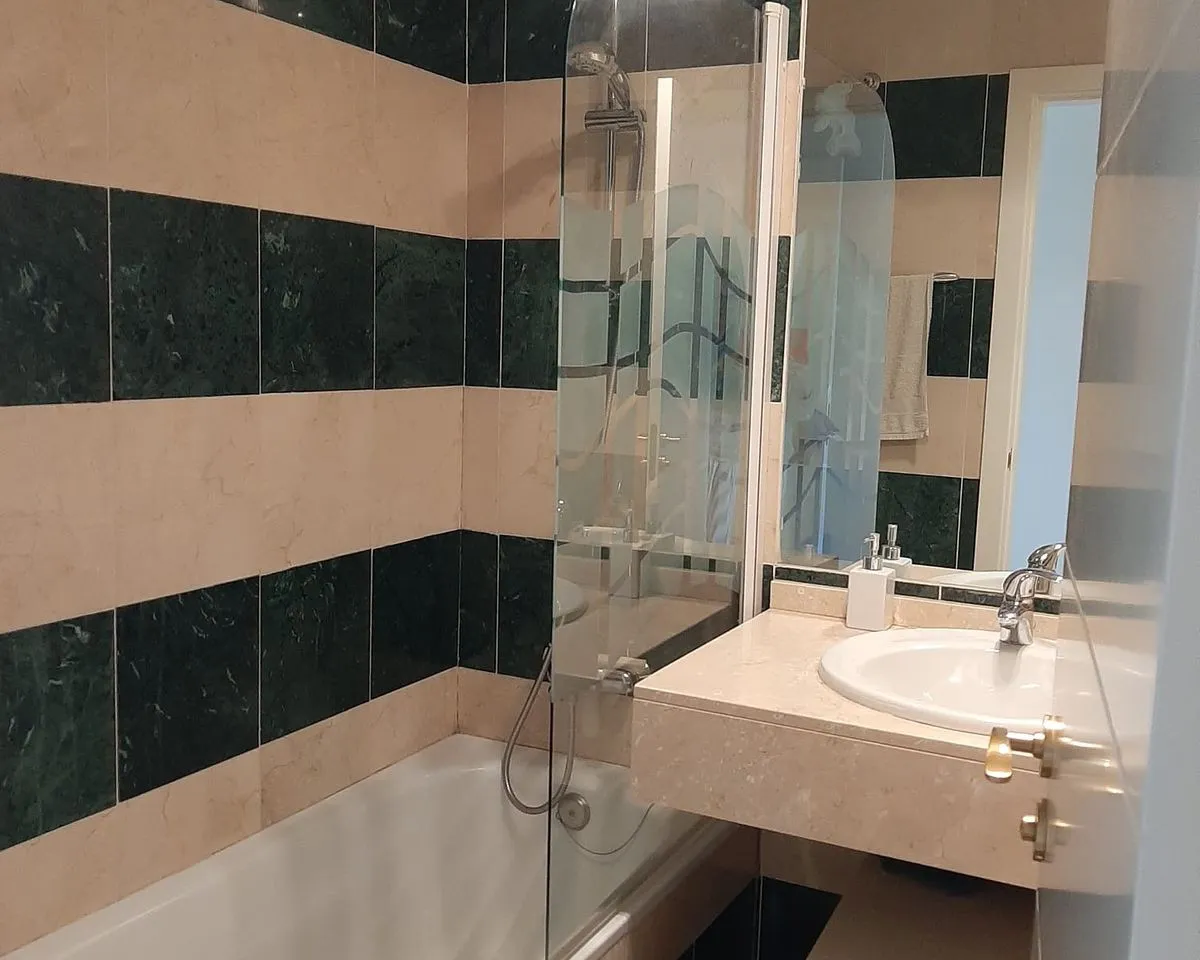 d8f002b8-39ef-47e8-9ad4-e8dc61318dcf