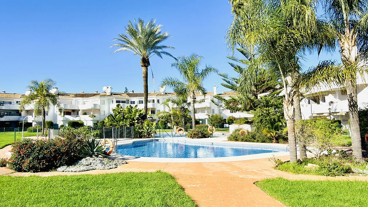 Golf Front Oasis: 2-Bed Ground Floor Apartment in Mijas