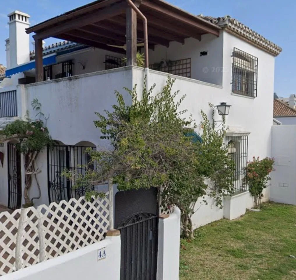 Beachside 2-Bedroom Semi-Detached House in Estepona