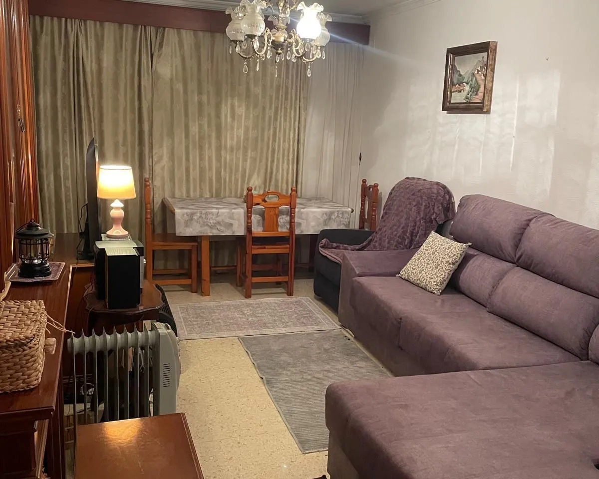 Spacious 4-Bedroom Apartment Near Málaga’s Historic Center