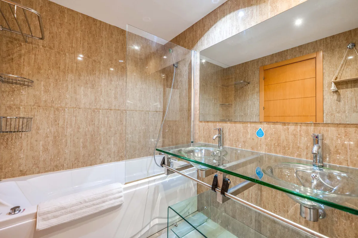 2ae92af7-bccc-41ef-9d28-468dd70cf7ad