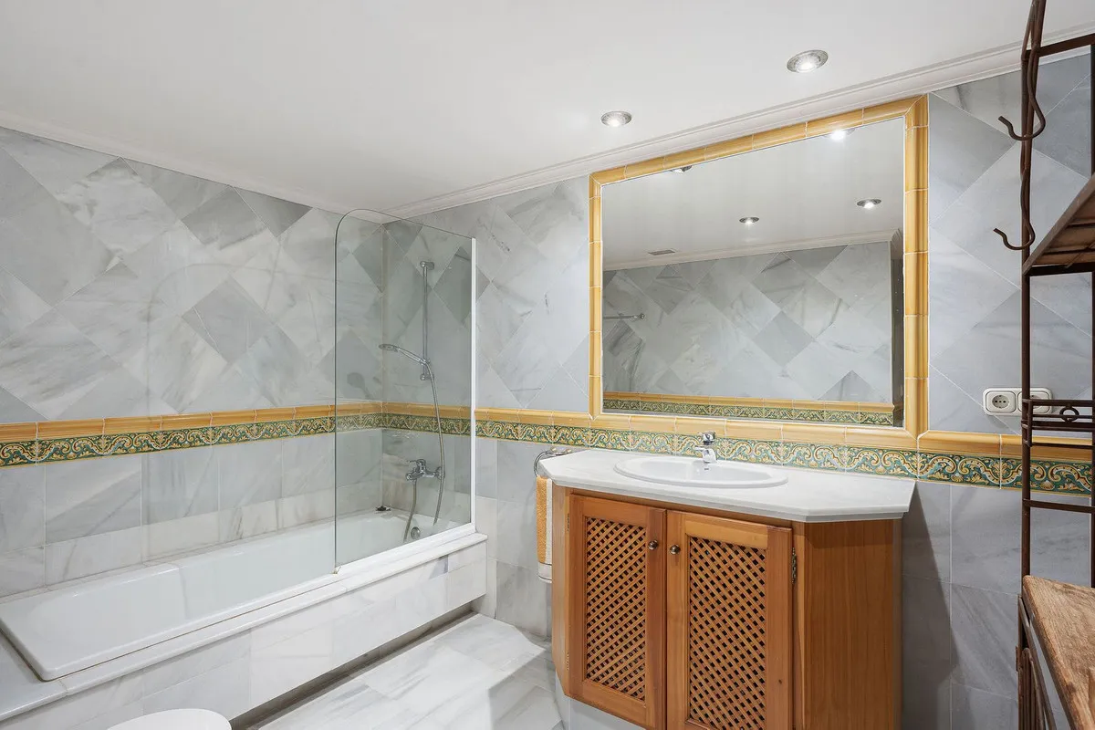 677b0f7b-7084-4c7f-8749-ce77d276ee61