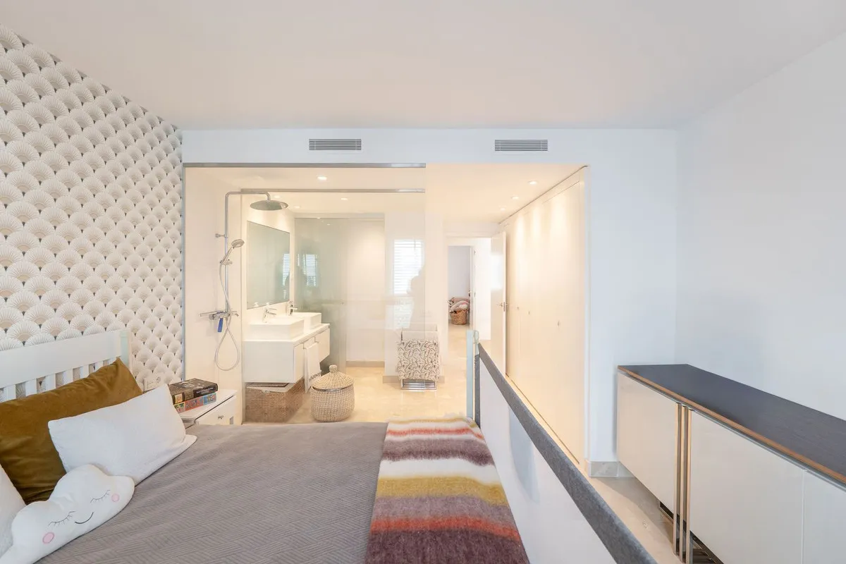 bbd9e12e-32c6-4f99-b242-a97871ffdb02